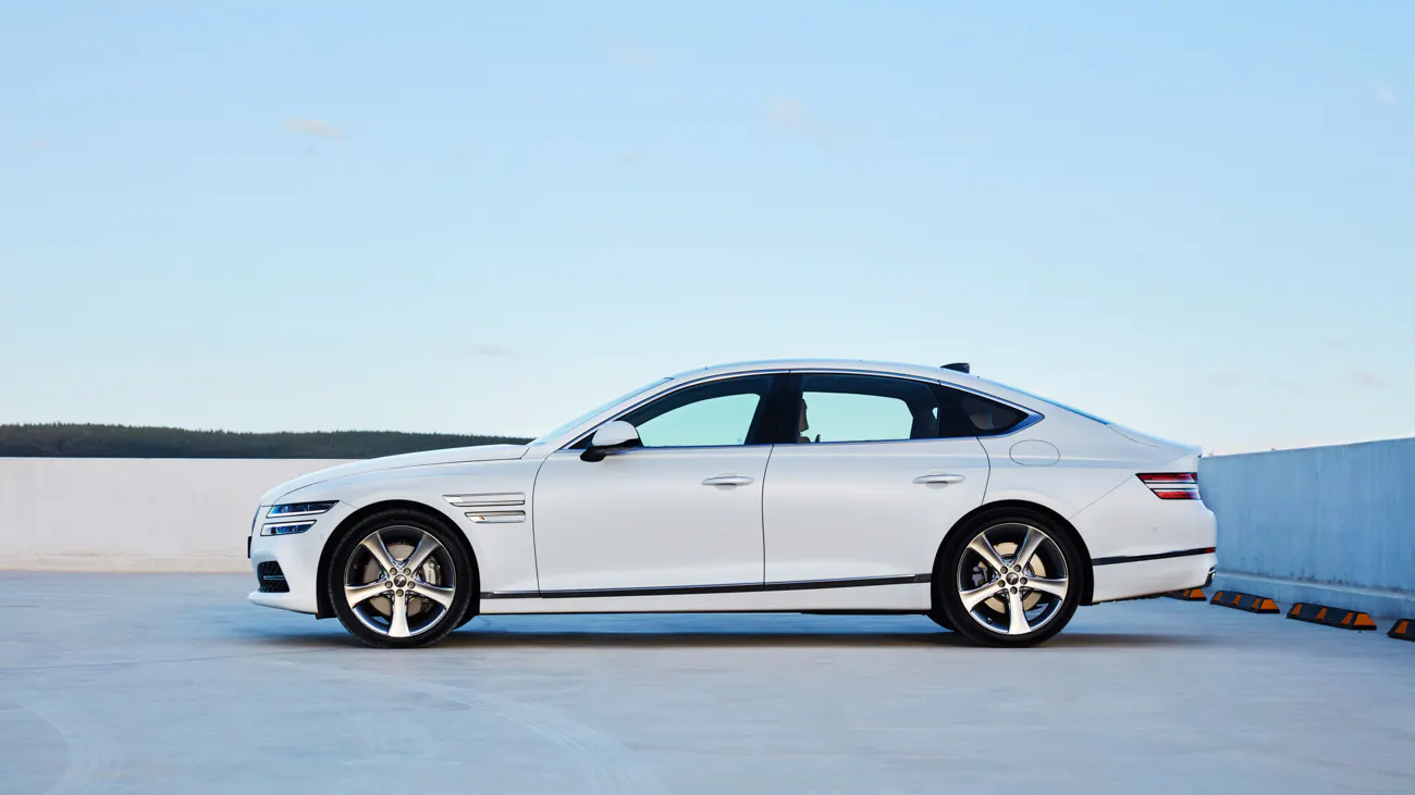 Genesis G80 2021 3.5 white side profile