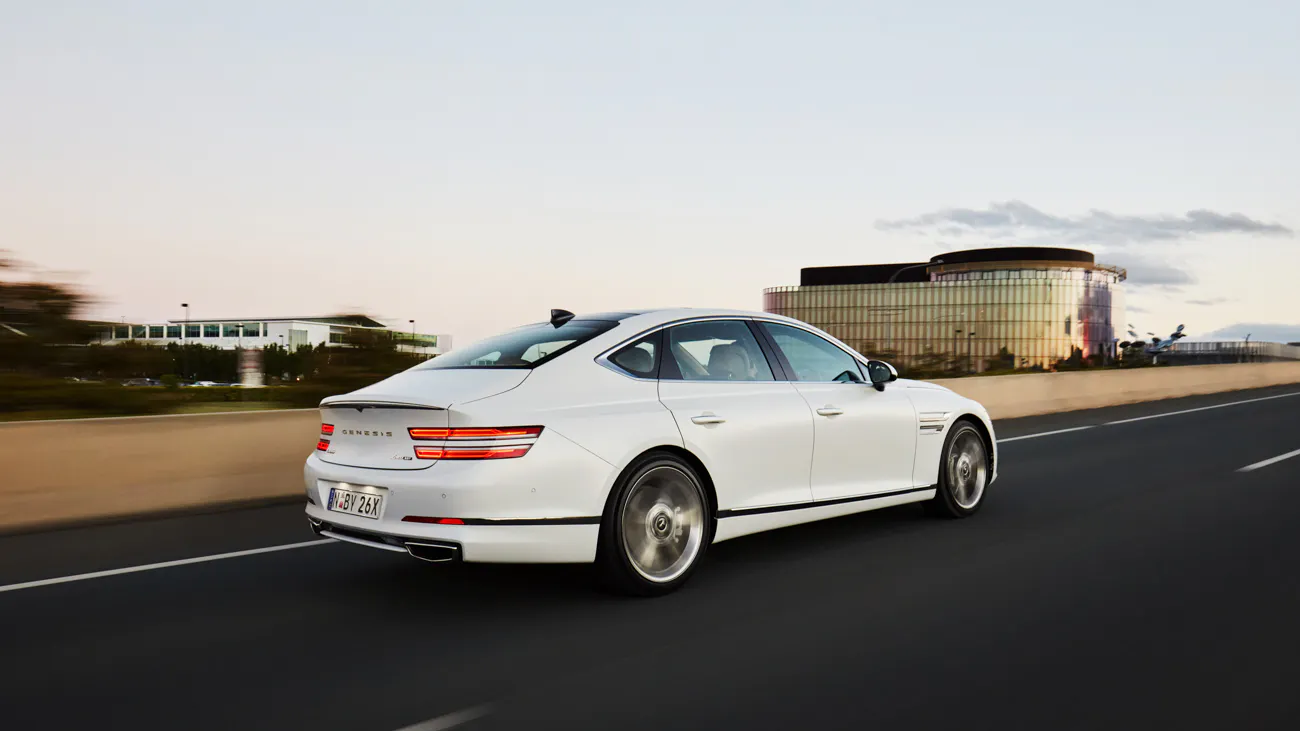 Genesis G80 2021 2.5 white rear end