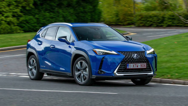 Lexus UX 300e EV 2021 front end