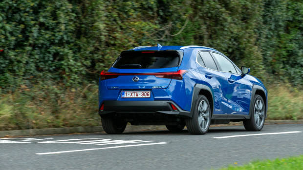 Lexus UX 300e EV 2021 front end