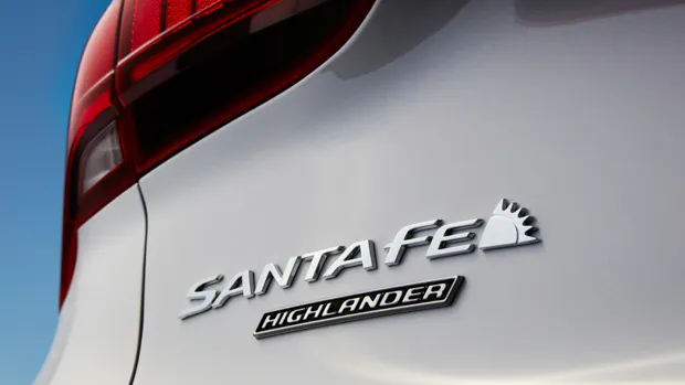 Hyundai Santa Fe Highlander 2021 badge