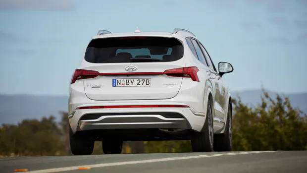 Hyundai Santa Fe Highlander 2021 rear end