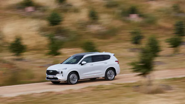Hyundai Santa Fe Highlander 2021 in motion