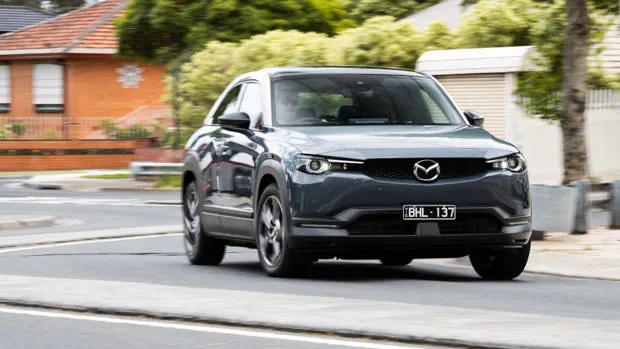 Mazda MX-30 EV 2021 polymetal grey front end