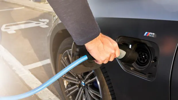 BMW 320e 2021 PHEV Plug