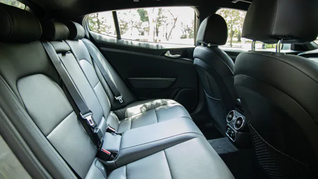 Kia Stinger 200S 2021 back seat