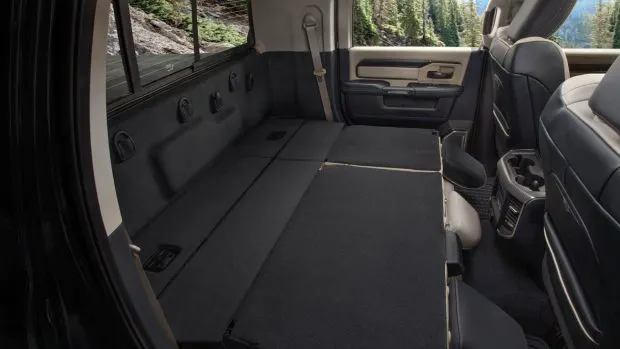 Ram 2500 Heavy Duty 2021 rear seat