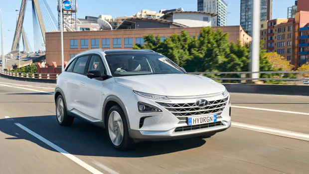 Hyundai Nexo 2021 driving