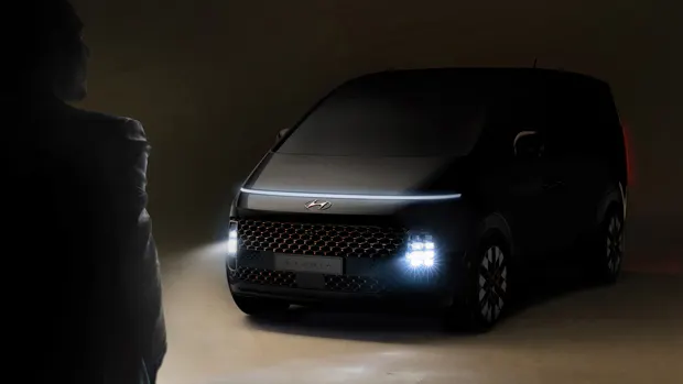 Hyundai Staria 2022 front 3/4