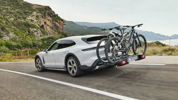 Porsche Taycan Cross Turismo 2021 bike rack