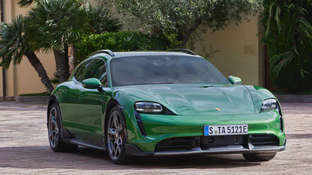 Porsche Taycan Cross Turismo 2021 front