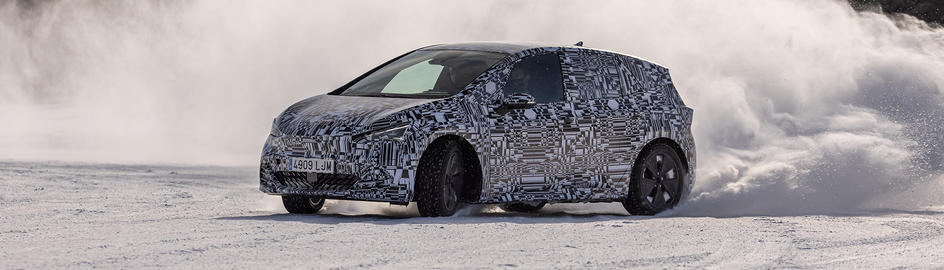 Cupra Born 2021: all-electric hatch snapped drifting in the snow