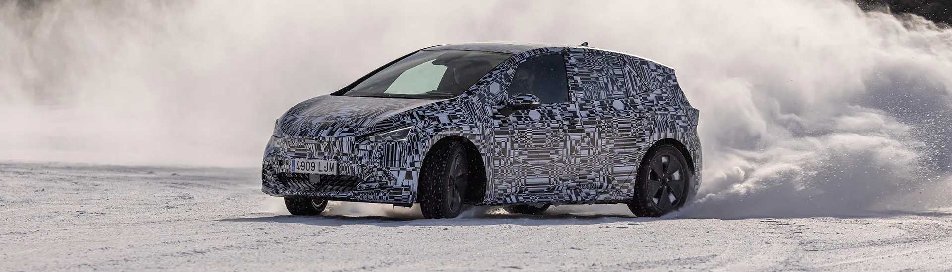 Cupra Born 2021: all-electric hatch snapped drifting in the snow