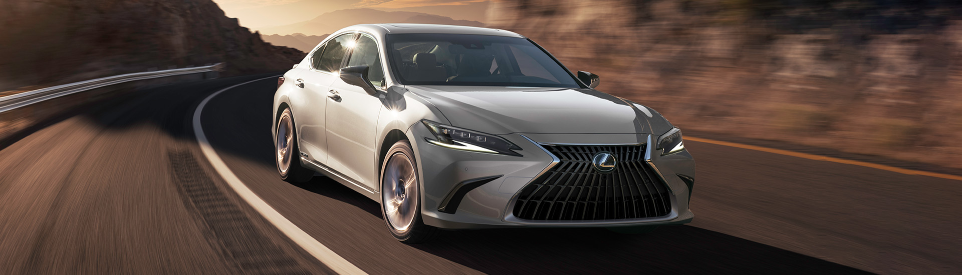 Lexus ES 2021: facelift brings a smoother ride, more safety