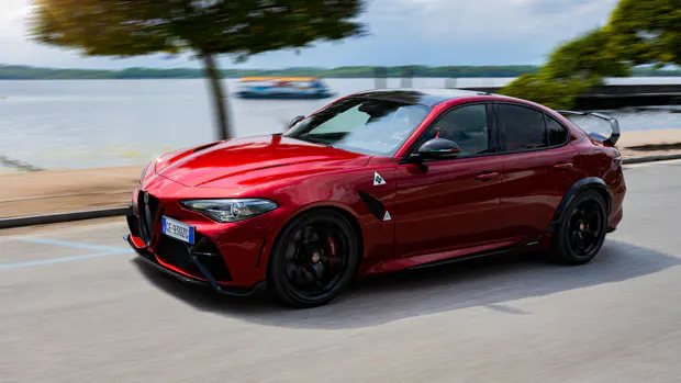 Alfa Romeo Guilia GTA 2021 driving