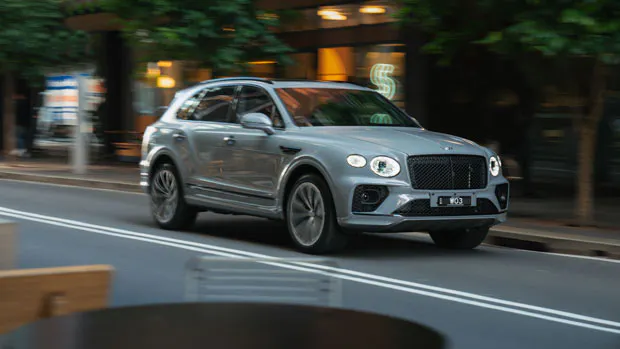Bentley Bentayga V8 2021 front driving