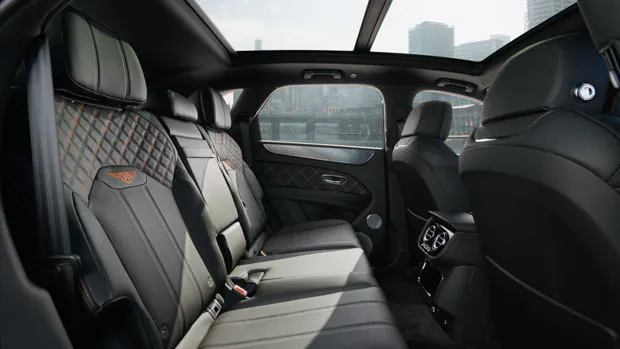 Bentley Bentayga V8 2021 rear seat