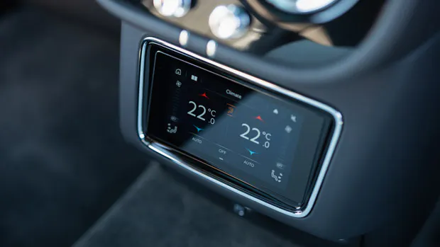 Bentley Bentayga V8 2021 rear touchscreen
