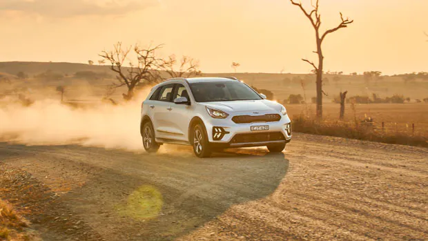 Kia Niro Hybrid 2021 driving dirt