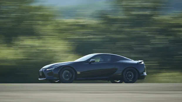 Lexus LC500 Inspiration Series 2021 driving