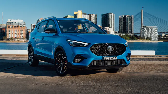 MG ZST 2021 front 3/4 ocean