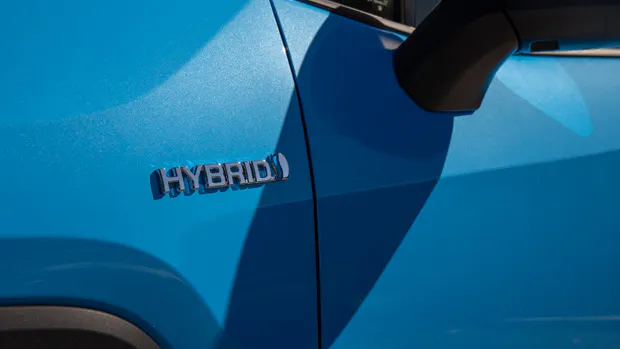 Toyota RAV4 GXL Hybrid 2021 badge