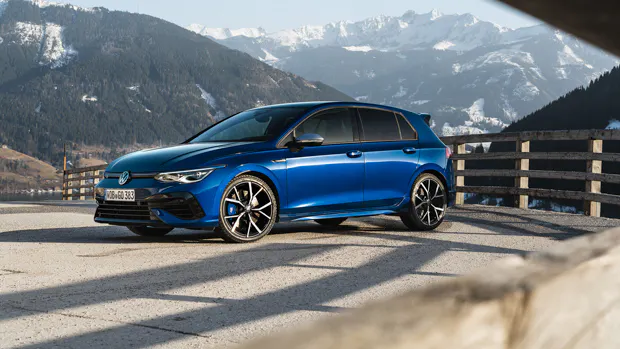 Volkswagen Golf R 2021 front 3/4