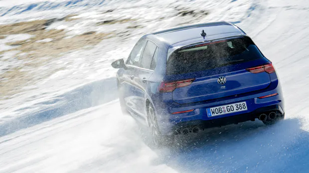Volkswagen Golf R 2021 rear drift