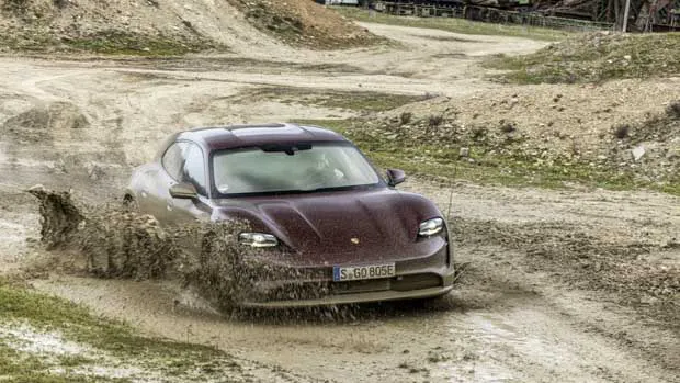 Porsche Taycan 4 Cross Turismo 2022-6