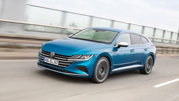 Volkswagen Arteon Elegance 2022 front 3/4 driving