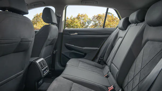 Volkswagen Golf Life 2021 Mk 8 back seat space