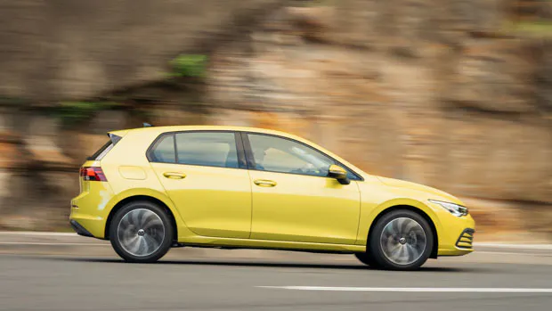 Volkswagen Golf Life 2021 Mk 8 Pomelo Yellow side profile