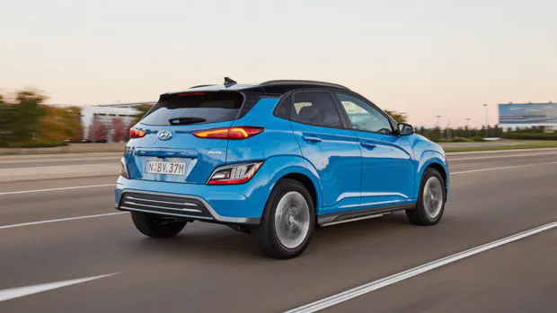 Hyundai Kona Electric Highlander 2021 rear 3/4 driving