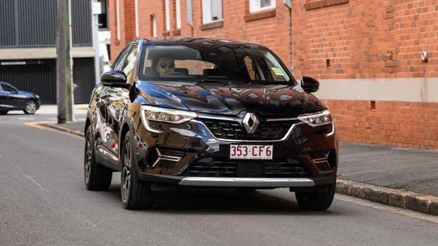 Renault Arkana 2021 front 3/4 driving