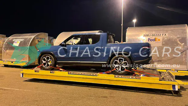 Rivian R1T 2022 side watermarked