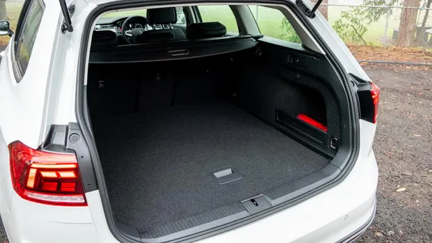 Volkswagen Passat Alltrack 2021-13