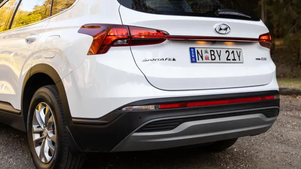 Hyundai Santa Fe base model 2022 rear end