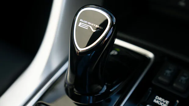Mitsubishi Eclipse Cross PHEV Exceed 2022 gear shifter