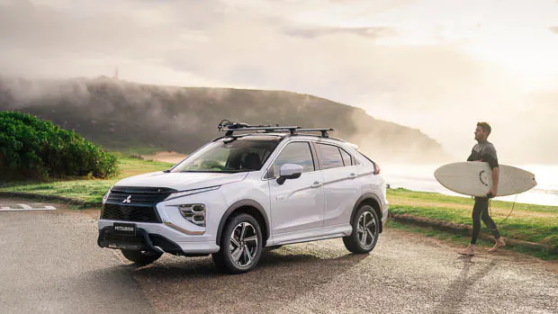 Mitsubishi Eclipse Cross PHEV Exceed 2022 white front end