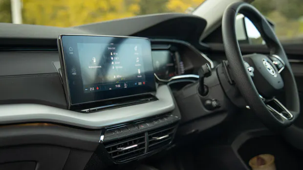 Skoda Octavia 110TSI Ambition 2021 touchscreen