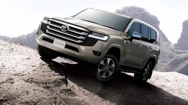 Toyota LandCruiser 2022 front angle
