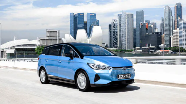 BYD e6 on the road