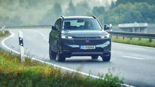 Honda HR-V 2022 front 3/4 driving 2
