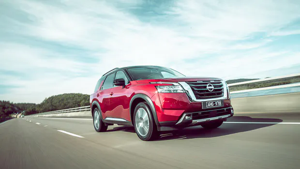 Nissan Pathfinder 2022 Driving
