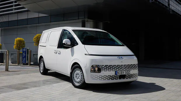 Hyundai Staria Load 2022 front 3/4 static