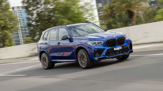 BMW X5 2022 front 3/4 driving