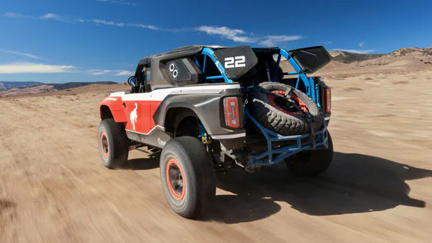 Ford Bronco DR 2022 rear 3/4 driving