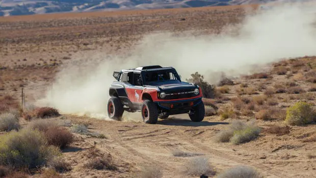 Ford Bronco DR 2022 front 3/4 distance