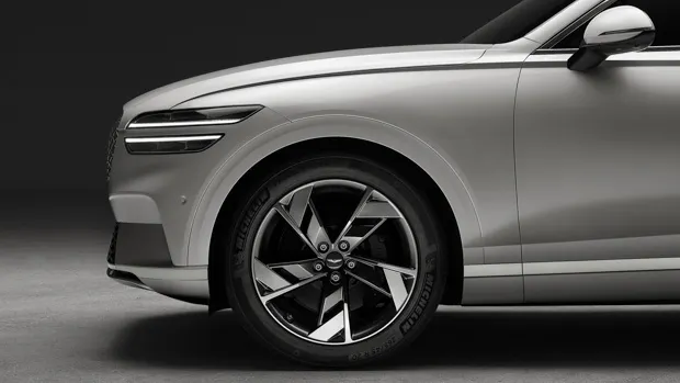 Genesis Electrified GV70 2022 20 inch wheel tyre