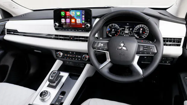 Mitsubishi Outlander 2022 white interior